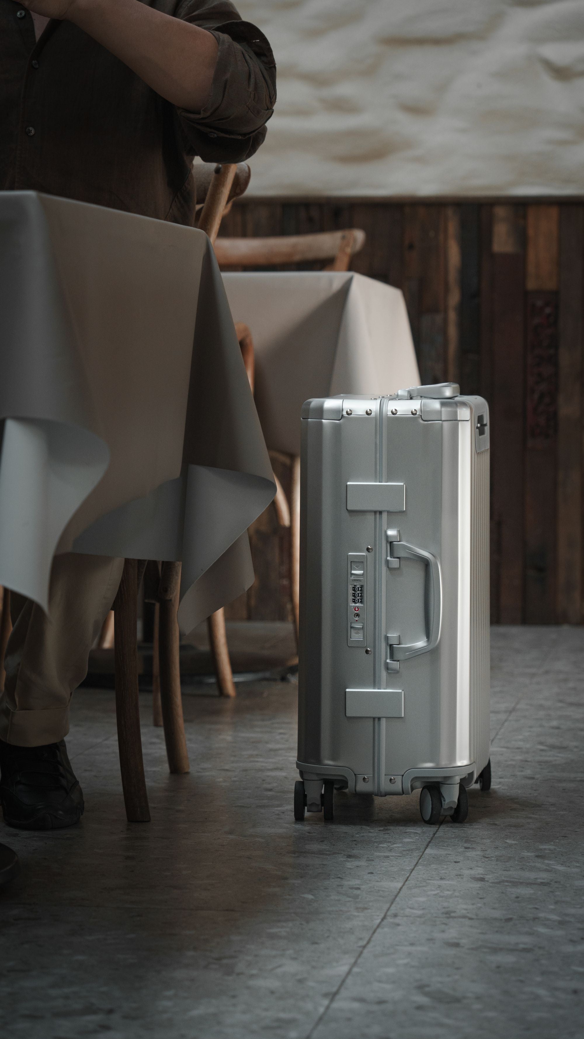 SPACE Aluminum Suitcase Silver