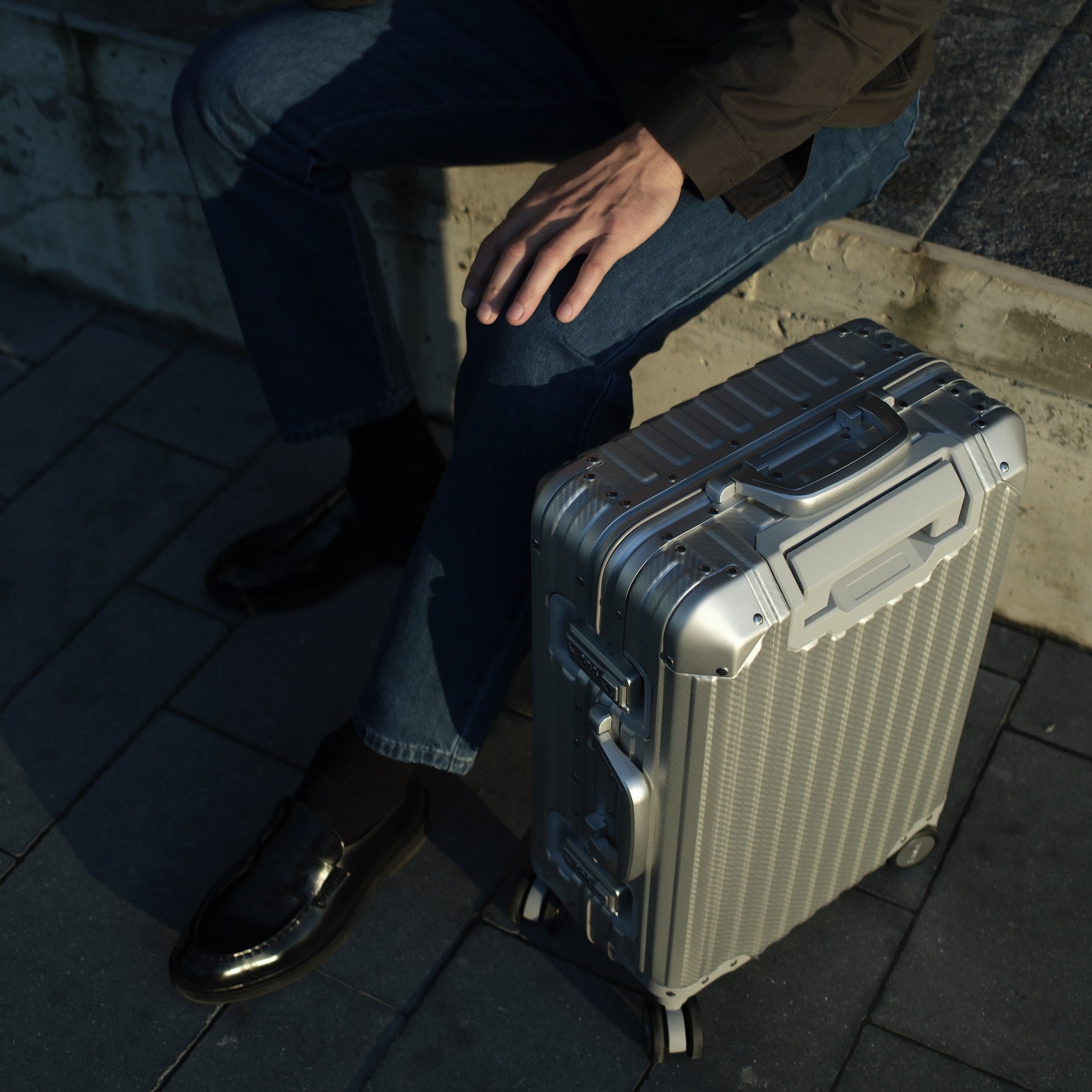 TREVA Aluminum Suitcase Silver