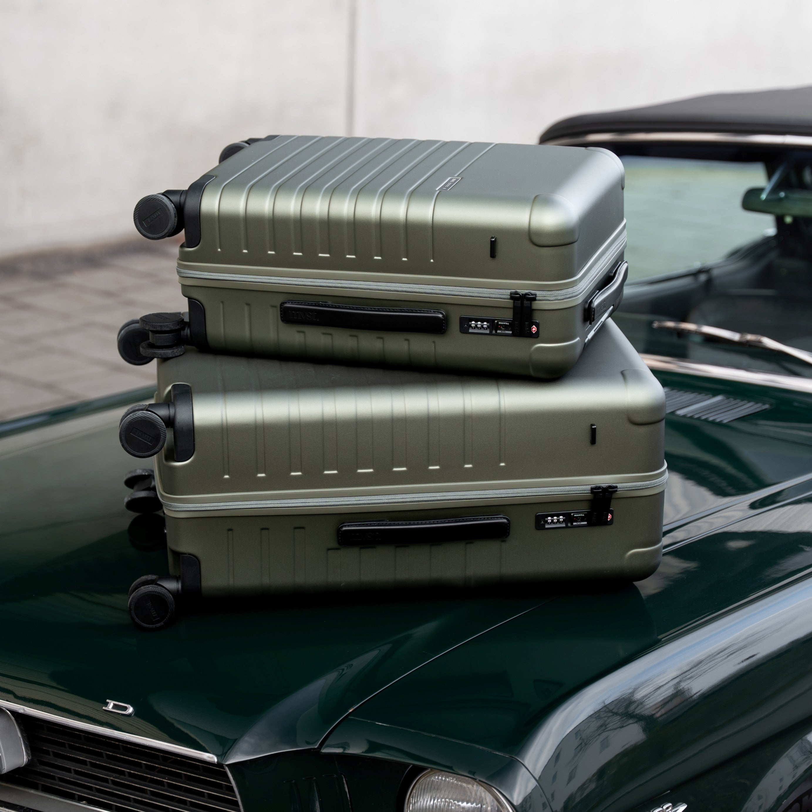 Essential スーツケース マットブラック