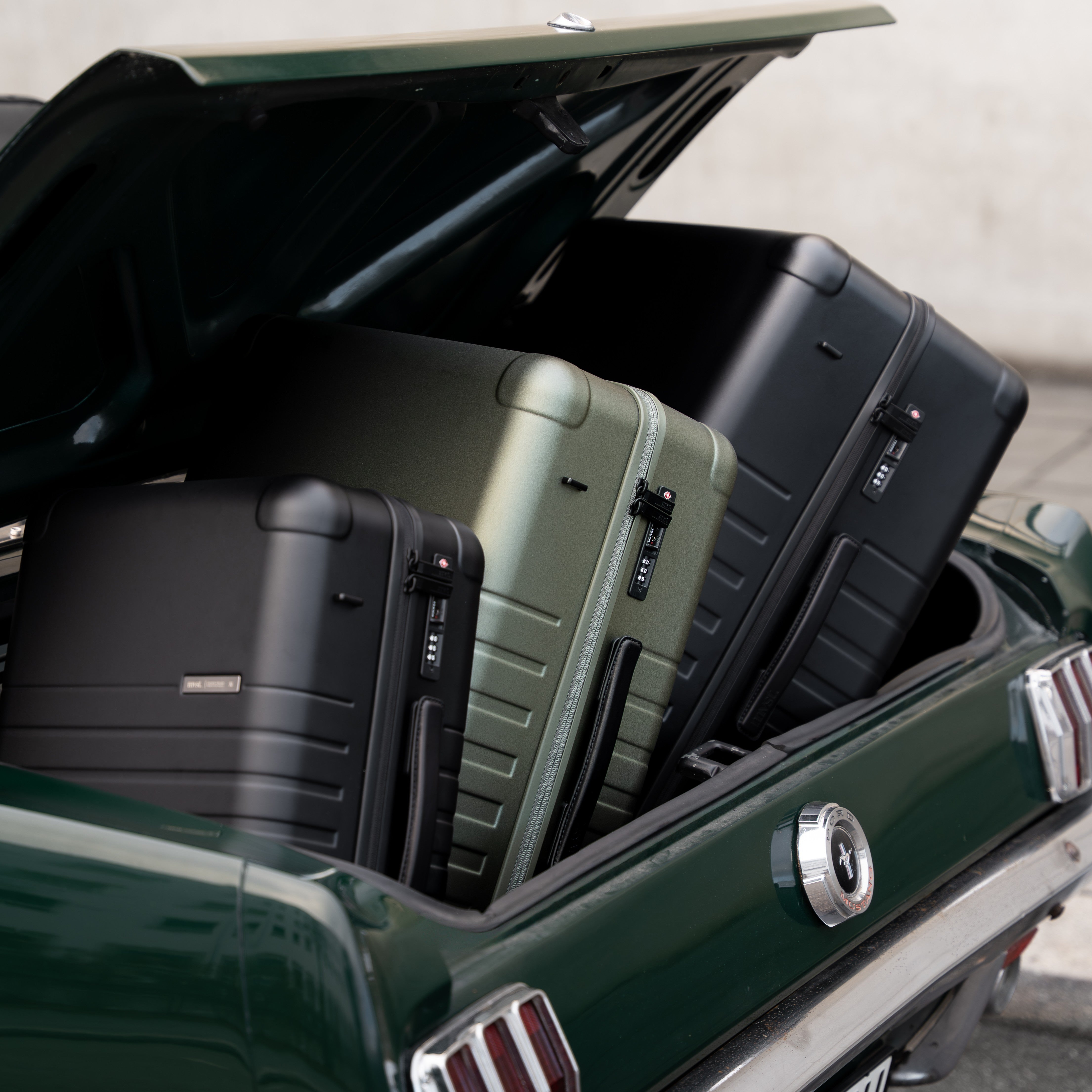 Essential Collection Suitcase Matte Black