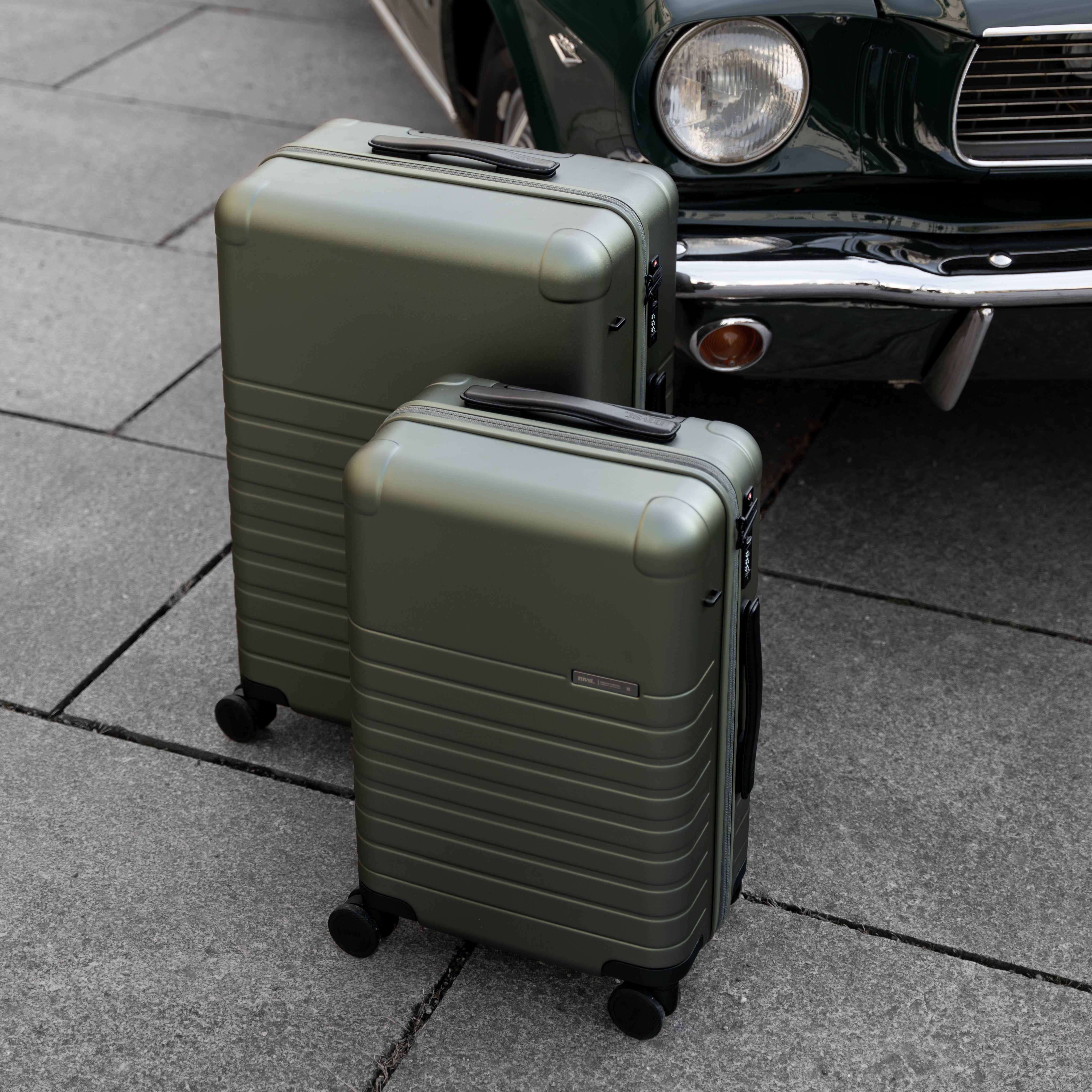 Essential スーツケース マットブラック