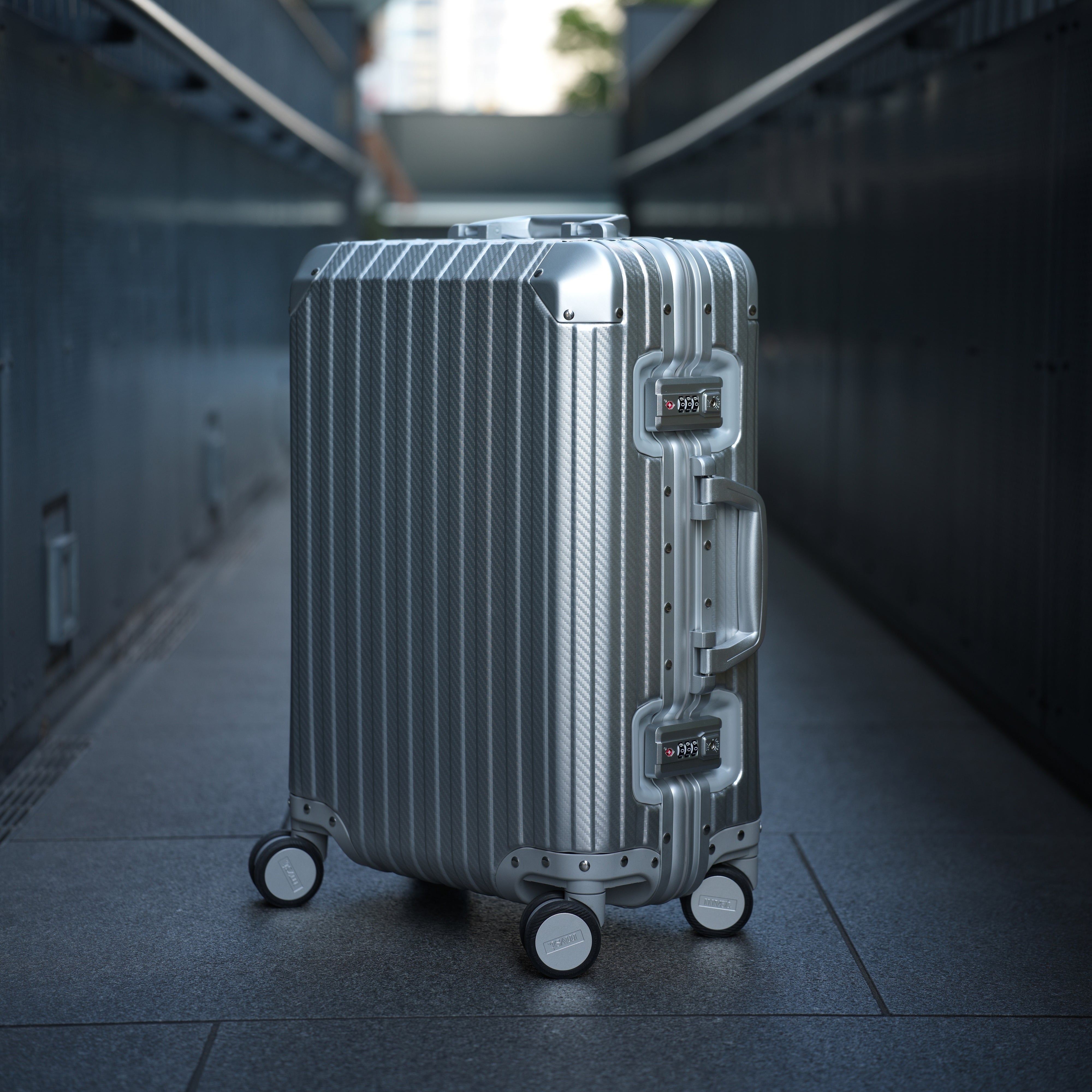 TREVA Aluminum Suitcase Silver
