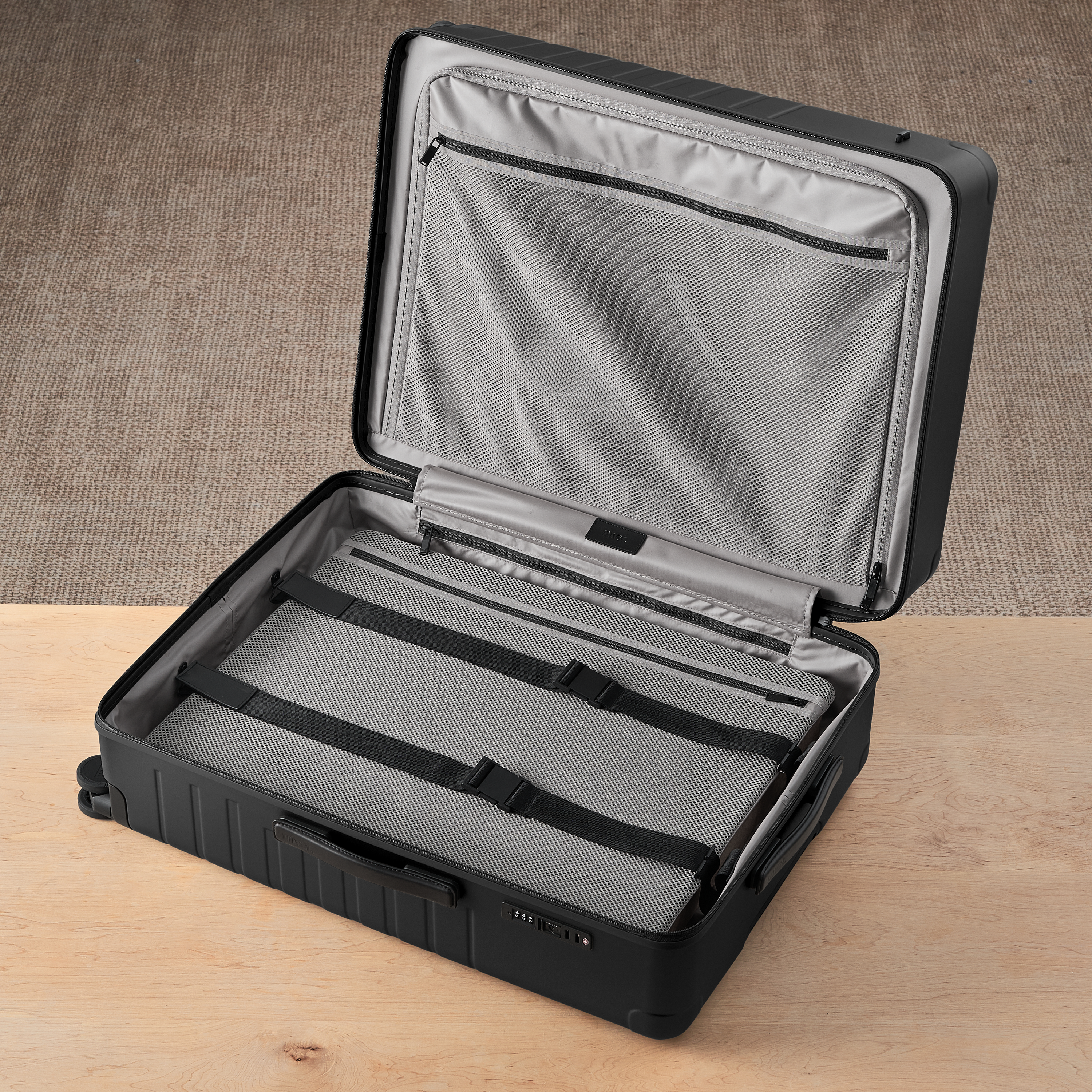 Essential Collection Suitcase Matte Black MVST#size_Large