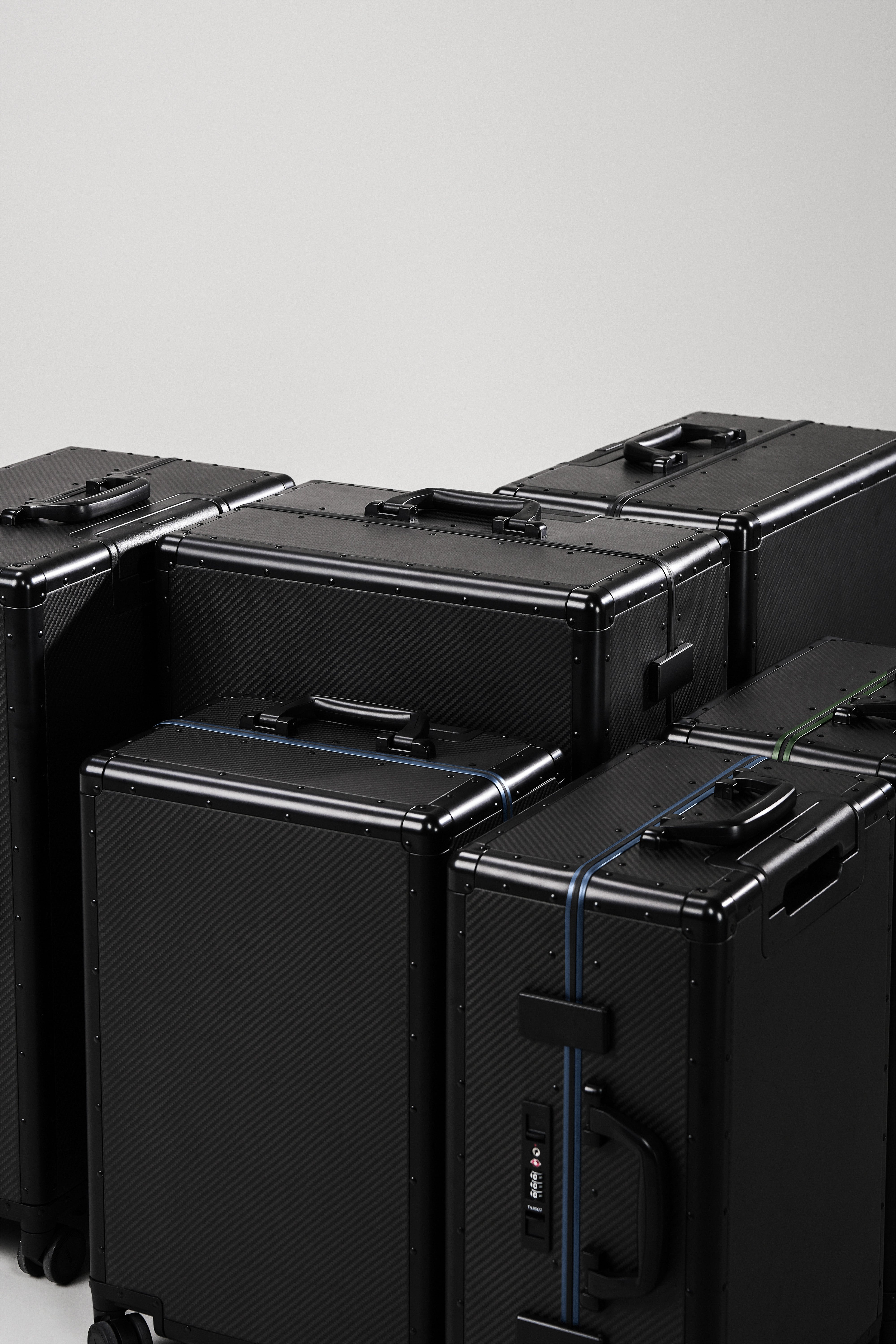TREVA Aluminum Suitcase Black | MVST