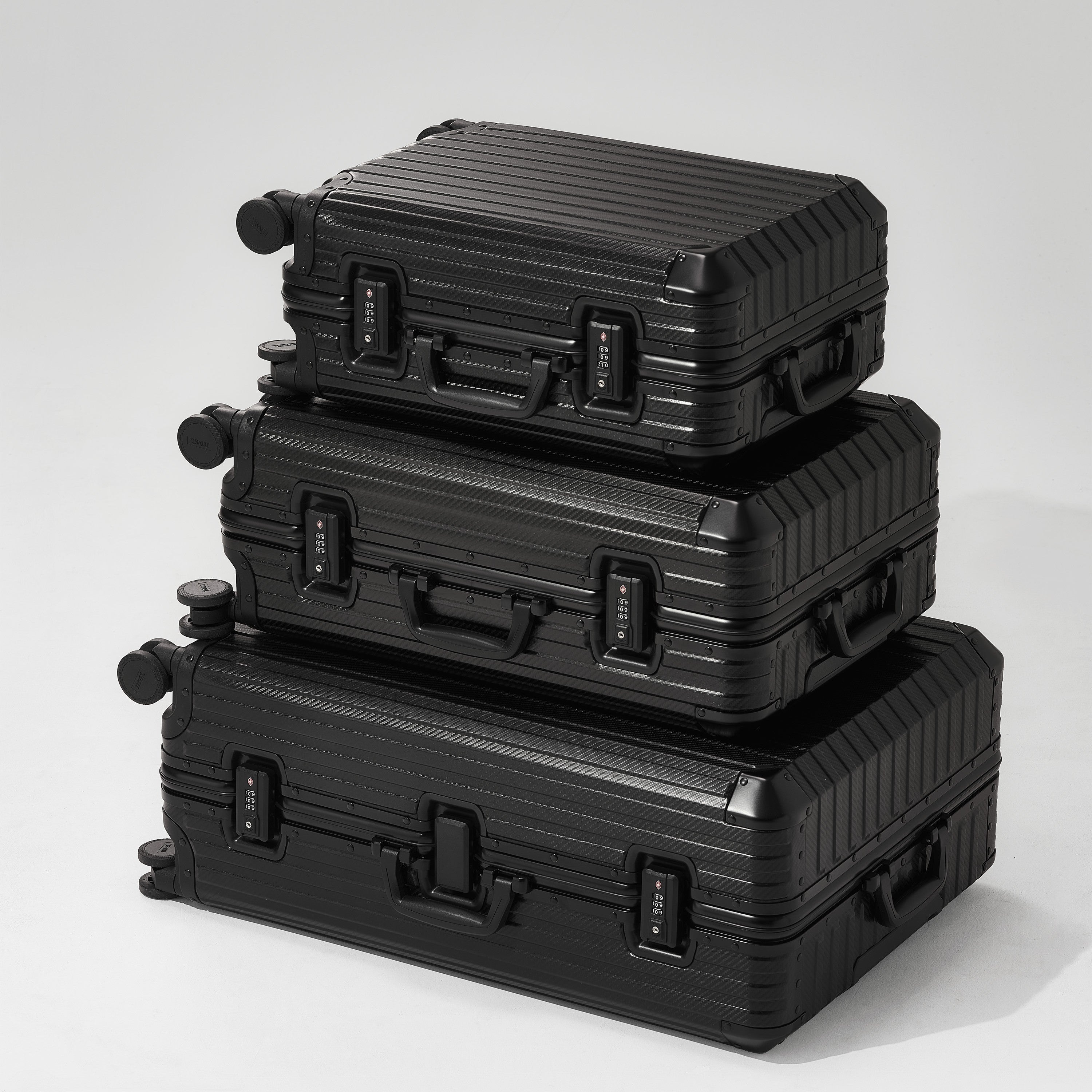 TREVA Aluminum Suitcase Black