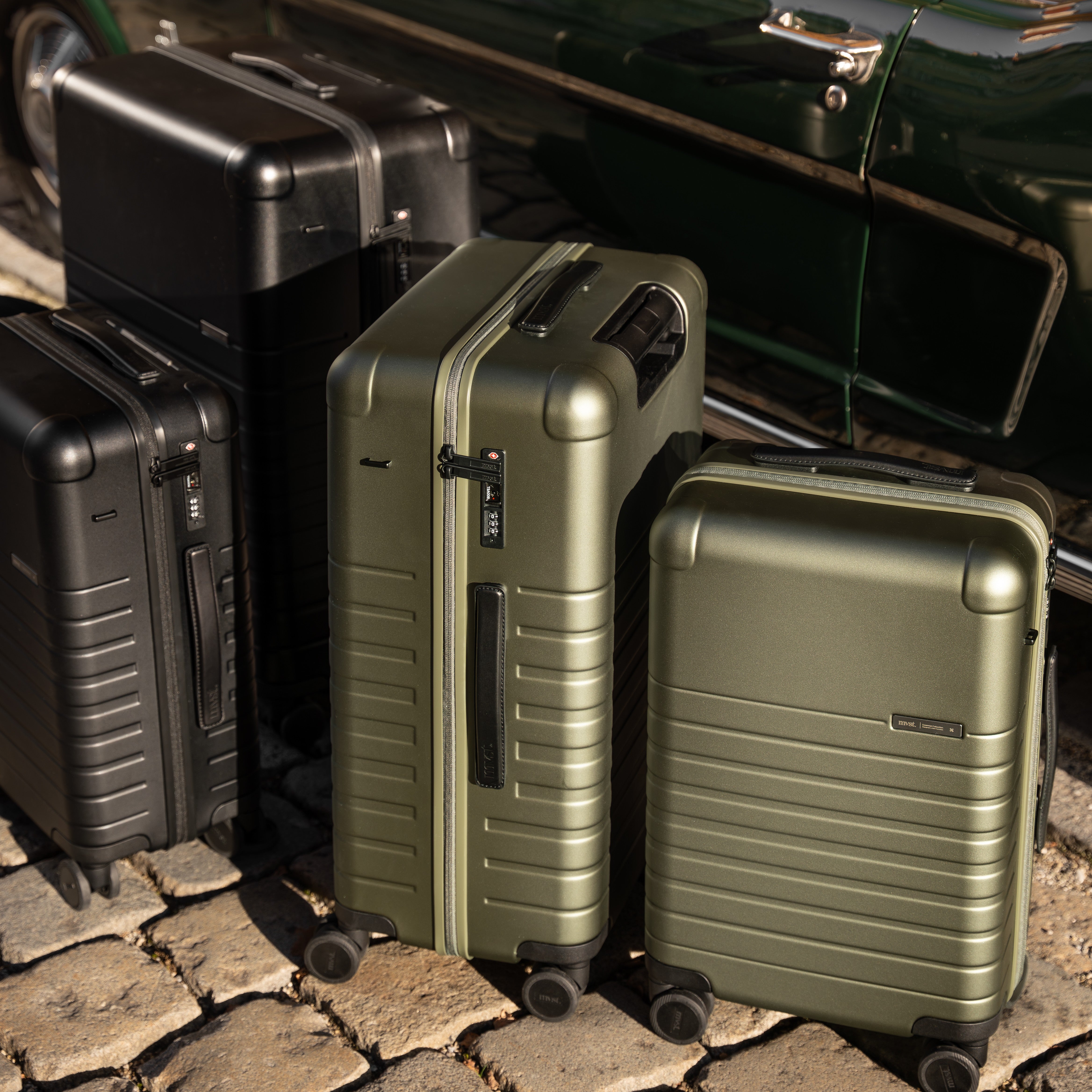 Essential スーツケース マットブラック